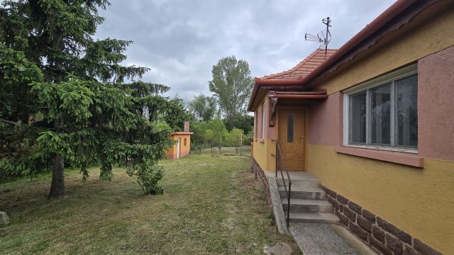 Eladó családi ház, Lovason 49 M Ft, 2 szobás