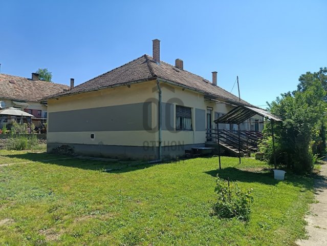 Eladó ikerház, Sárszentlőrincen 10.5 M Ft, 2 szobás