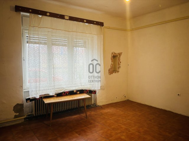 Eladó családi ház, Cegléden 33 M Ft, 3 szobás