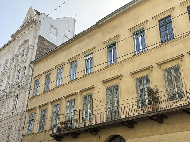 Eladó téglalakás, Budapesten, VI. kerületben 150 M Ft, 1 szobás