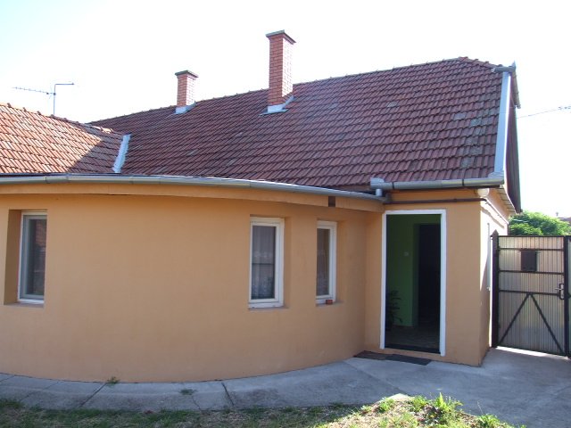 Kiadó családi ház, albérlet, Gyulán, Vasút utcában, 3 szobás