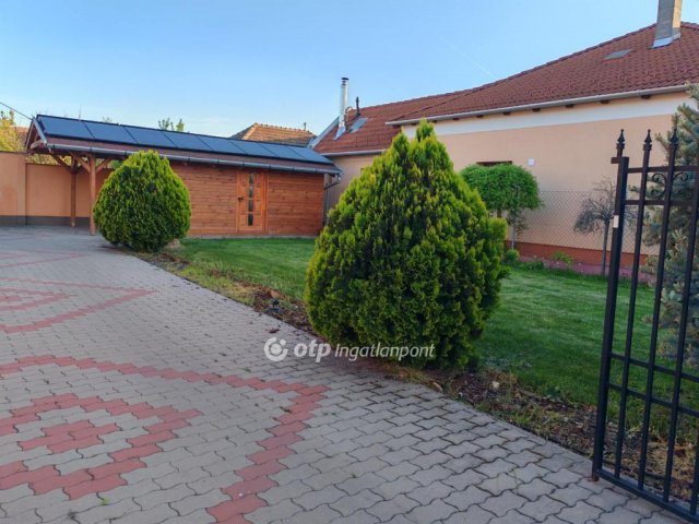 Eladó családi ház, Hatvanban 68.9 M Ft, 2 szobás
