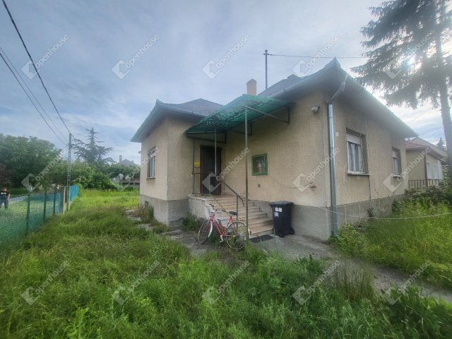 Eladó családi ház, Süttőn 29.9 M Ft, 2 szobás