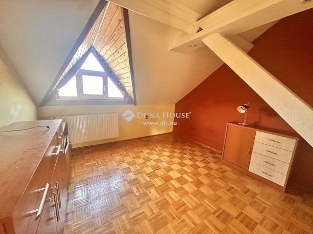 Eladó téglalakás, Zalaegerszegen 48 M Ft, 5 szobás