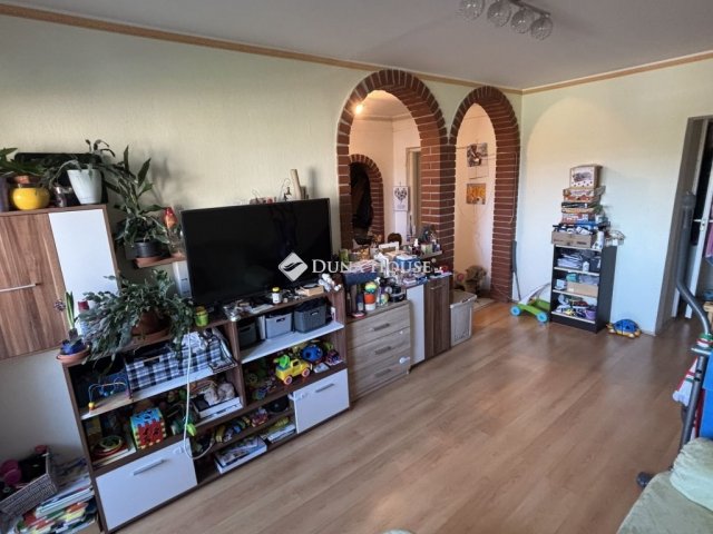 Eladó panellakás, Veszprémben 51 M Ft, 1+3 szobás