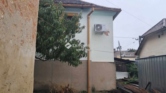 Eladó családi ház, Pécsett 7.9 M Ft, 1 szobás