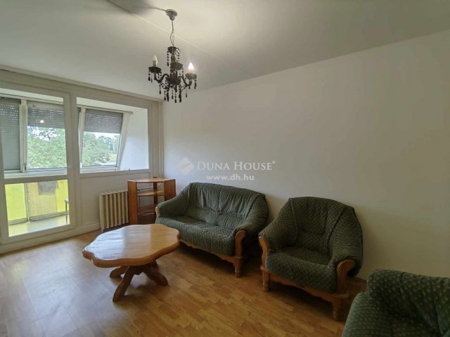 Kiadó panellakás, albérlet, Pécsett 140 E Ft / hó, 2 szobás