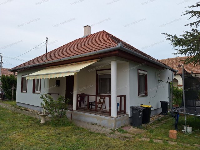 Eladó családi ház, Ebergőcön 54.9 M Ft, 2 szobás