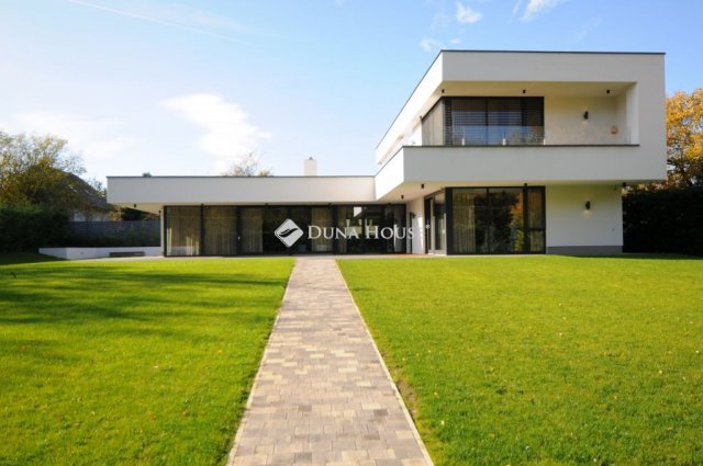 Eladó családi ház, Balatonlelleén 430 M Ft, 5 szobás