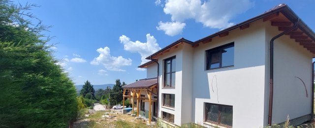 Eladó családi ház, Szentendrén 209.99 M Ft, 4 szobás