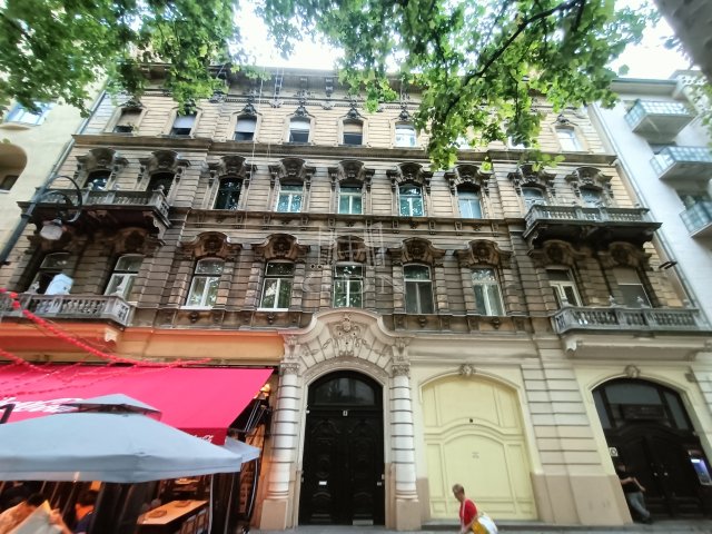 Eladó téglalakás, Budapesten, VI. kerületben 81.91 M Ft