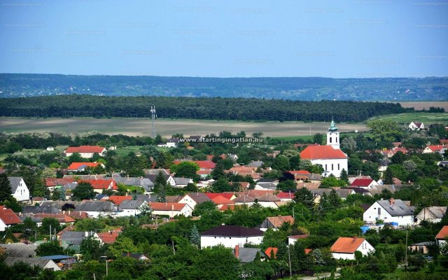 Eladó üzlethelyiség, Etyeken 28 M Ft, 2 szobás