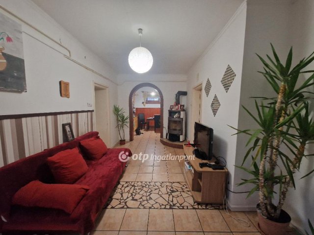 Eladó családi ház, Karcagon 22.9 M Ft, 2 szobás