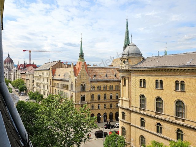 Eladó téglalakás, Budapesten, V. kerületben 185 M Ft, 3 szobás