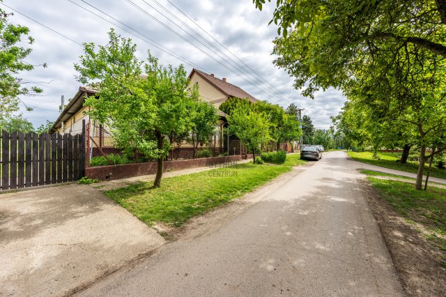 Eladó családi ház, Úrin 49.9 M Ft, 3 szobás