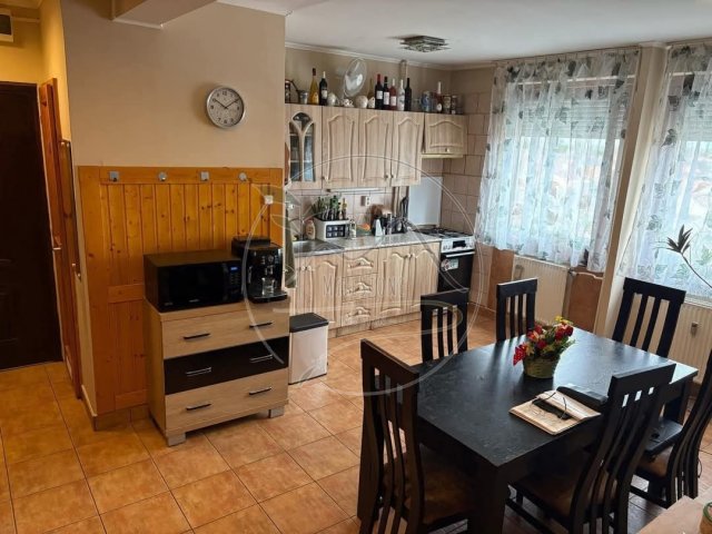 Eladó panellakás, Gyulán 31.99 M Ft, 3 szobás