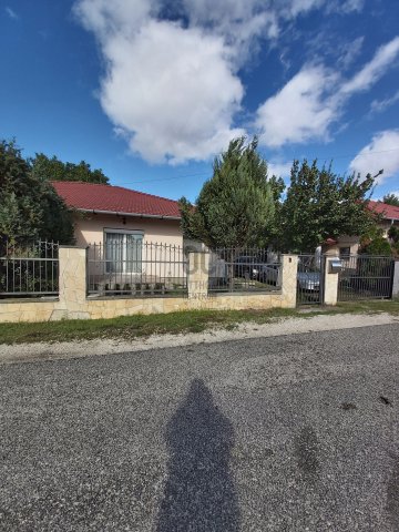 Eladó ikerház, Szigetszentmiklóson 83.9 M Ft, 4 szobás