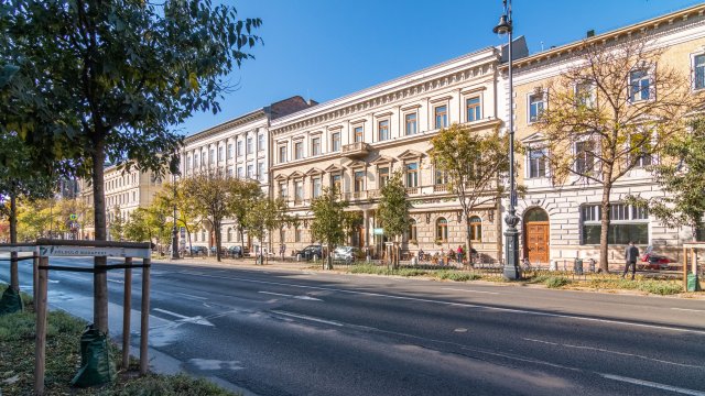 Eladó téglalakás, Budapesten, VI. kerületben 161 M Ft, 3 szobás