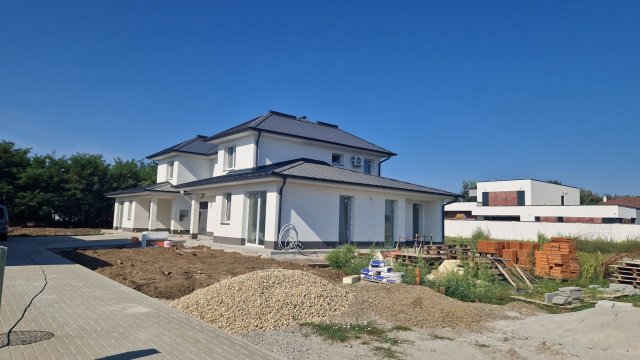 Eladó ikerház, Debrecenben 129.99 M Ft, 4 szobás