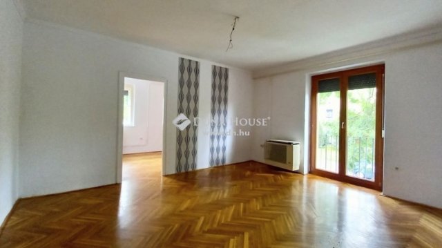 Eladó téglalakás, Pécsett 21.9 M Ft, 2 szobás