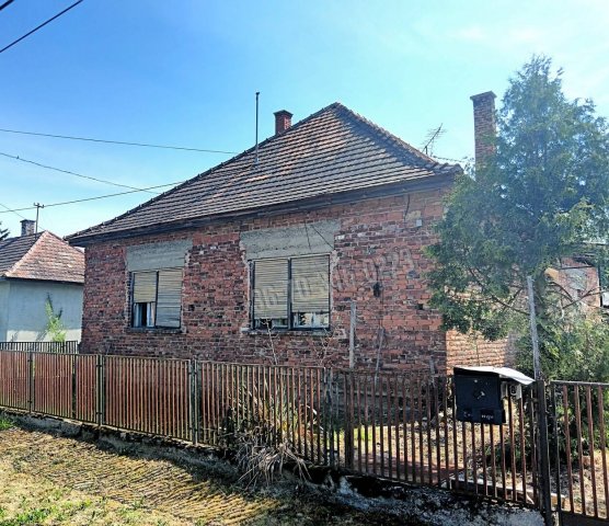 Eladó családi ház, Reszneken 5.5 M Ft, 3 szobás