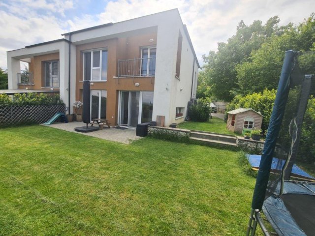 Kiadó ikerház, albérlet, Budapesten, III. kerületben, 4 szobás