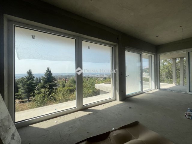 Eladó családi ház, Pécsett 330 M Ft, 4 szobás