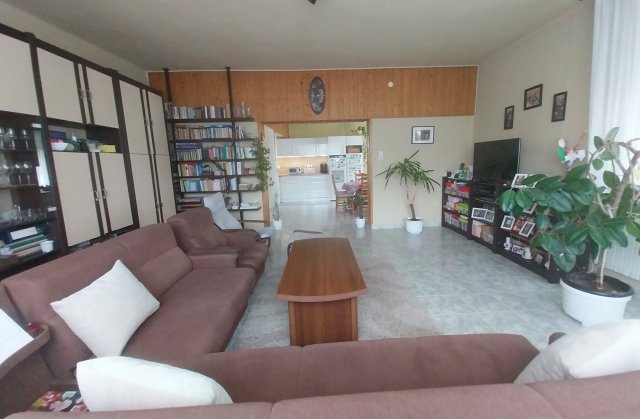 Eladó családi ház, Nagyrédén 57.9 M Ft, 5+1 szobás