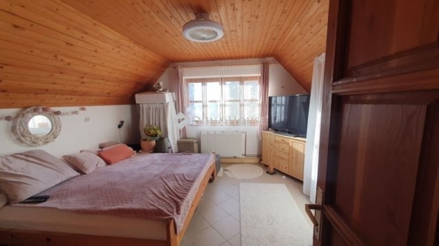 Eladó családi ház, Pócsmegyeren 149.9 M Ft, 5 szobás