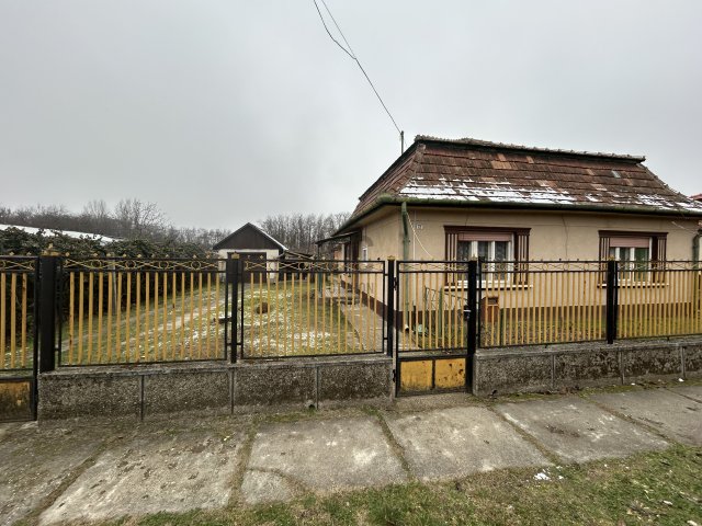 Eladó családi ház, Pilisen 38.5 M Ft, 2 szobás