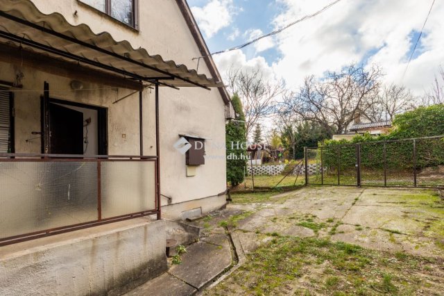 Eladó családi ház, Ürömön 17.9 M Ft, 2 szobás