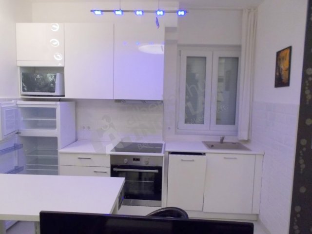 Kiadó téglalakás, albérlet, Budapesten, VI. kerületben