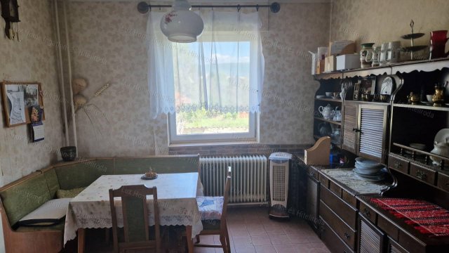 Eladó családi ház, Kesztölcön 58 M Ft, 4 szobás