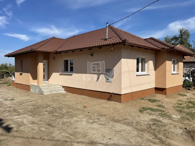 Eladó családi ház, Tápióságon 59 M Ft, 4 szobás