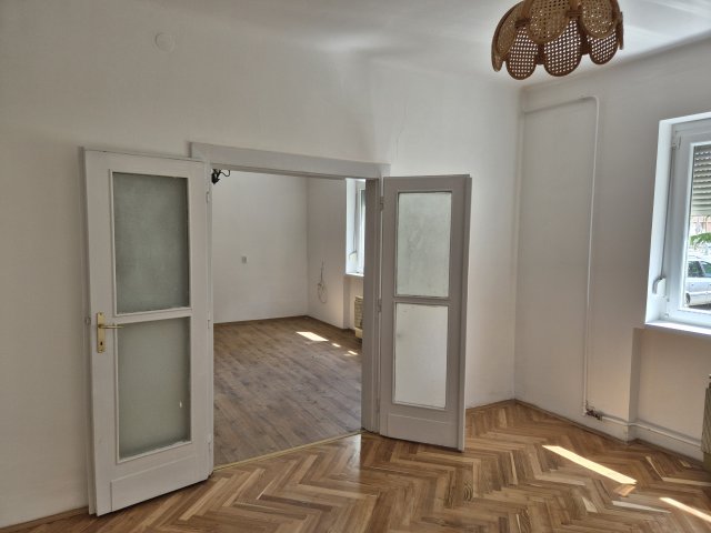 Eladó téglalakás, Szolnokon 32.5 M Ft, 2 szobás