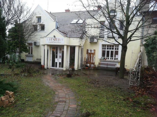 Eladó üzlethelyiség, Gödöllőn 320 M Ft, 6 szobás