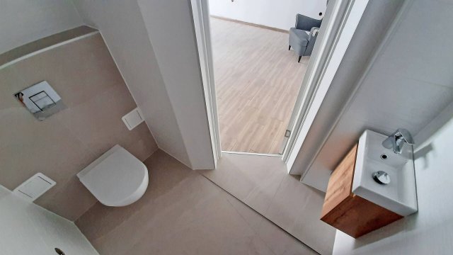 Eladó üzlethelyiség, Sopronban 24 M Ft, 1 szobás