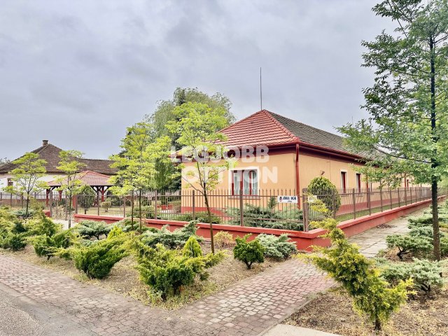 Eladó hotel, Nyársapáton 250 M Ft, 11+1 szobás