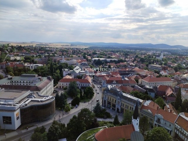 Eladó téglalakás, Veszprémben 36 M Ft, 2 szobás