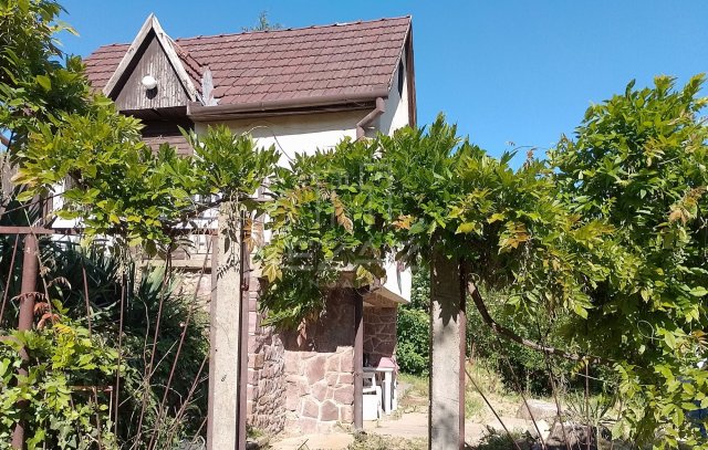 Eladó nyaraló, Pécsett 12.5 M Ft / költözzbe.hu