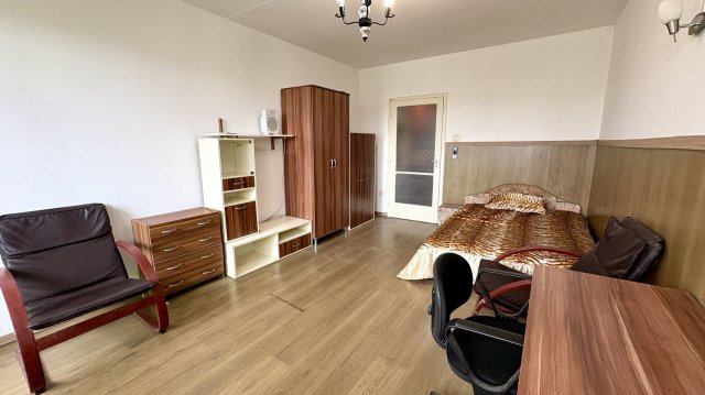 Kiadó panellakás, albérlet, Debrecenben 180 E Ft / hó, 1 szobás