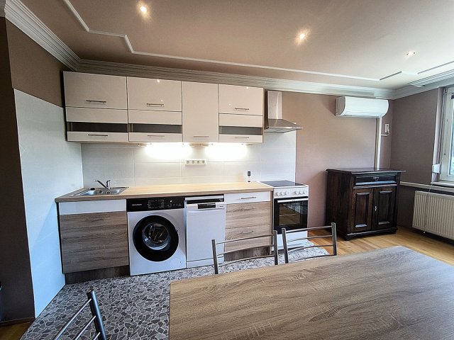Kiadó téglalakás, albérlet, Győrött 240 E Ft / hó, 2+2 szobás