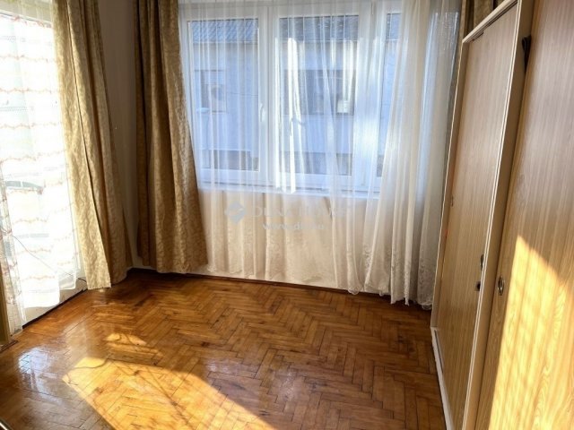 Eladó családi ház, Esztergomban 90 M Ft, 5 szobás