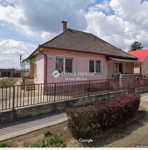 Eladó családi ház, Komorón 19.5 M Ft, 3 szobás