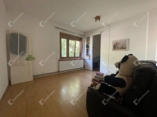 Eladó családi ház, Komáromban 47.5 M Ft, 5 szobás