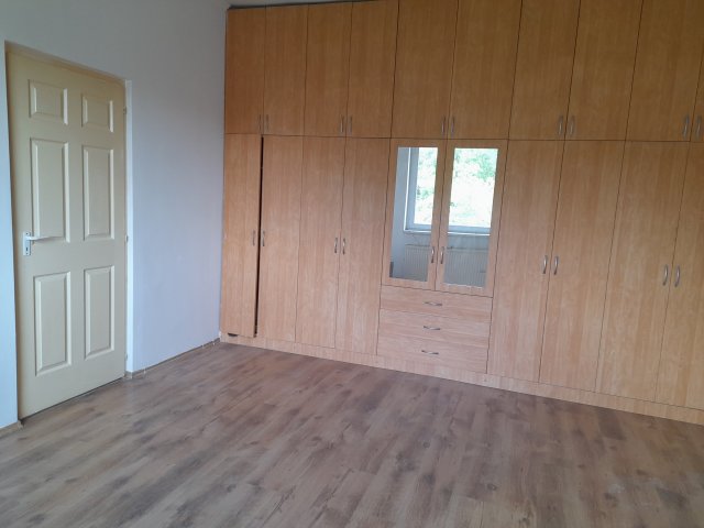 Eladó ikerház, Tatabányán 20 M Ft, 2 szobás