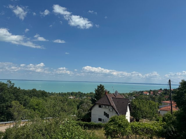 Eladó nyaraló, Balatonalmádiban, Batthyány utcában 109 M Ft