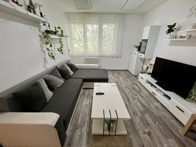 Eladó panellakás, Móron 35.9 M Ft, 2 szobás