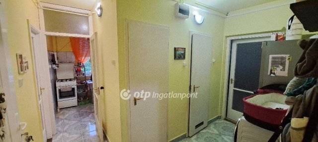 Eladó panellakás, Mezőhegyesen 14.5 M Ft, 4 szobás