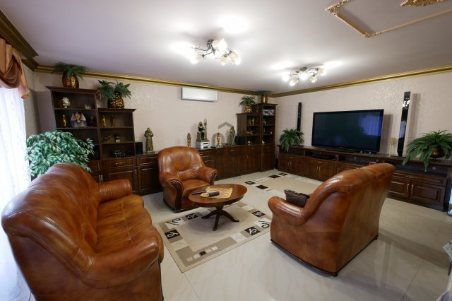 Eladó családi ház, Hajdúszoboszlón 160 M Ft, 7 szobás